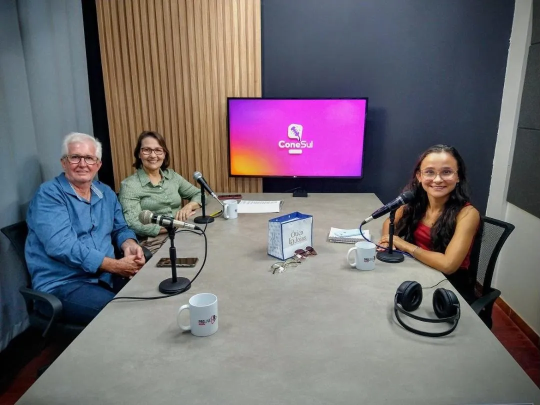 Adalberto e Ana em entrevista numa rádio local